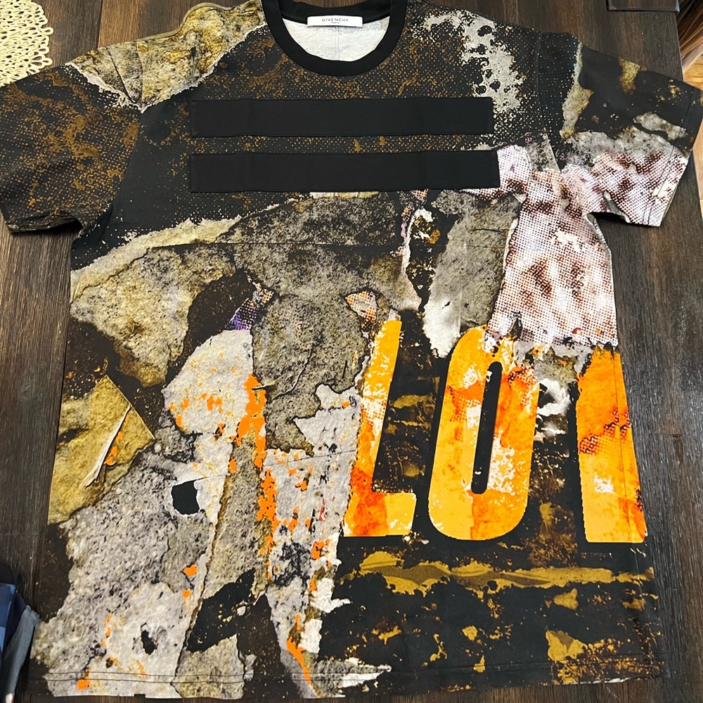GIVENCHY T SHIRT SIZE L